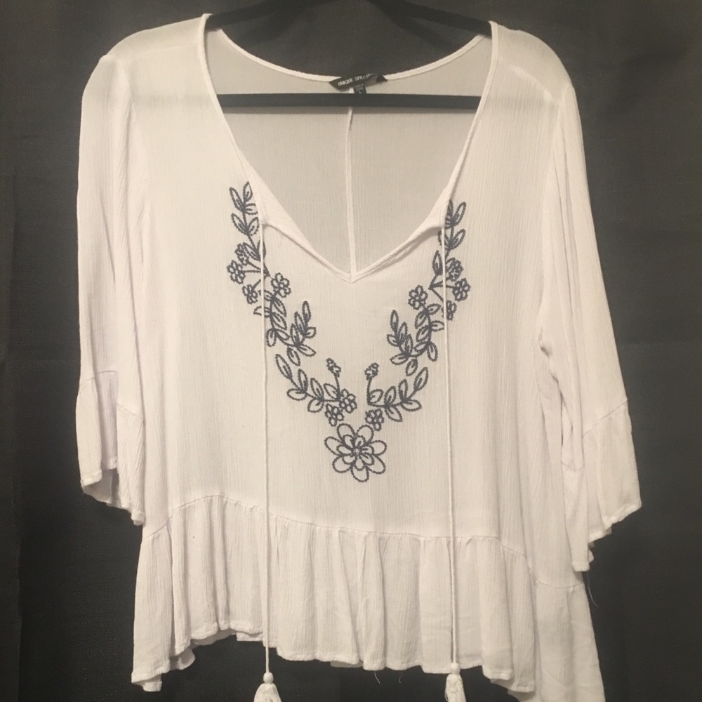 White & navy flowy top!